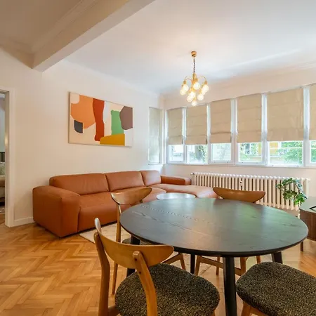 Апартамент Stylish Two-bedroom Haven Near Doctor Garden *