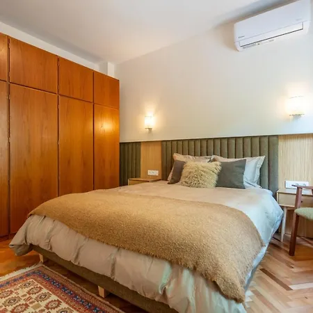 Apartment Stylish Two-bedroom Haven Near Doctor Garden *