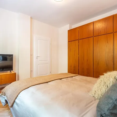 Stylish Two-bedroom Haven Near Doctor Garden