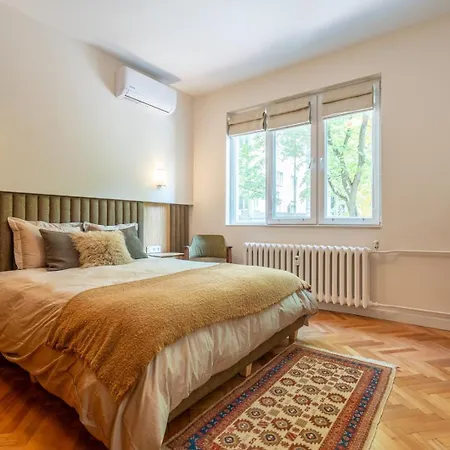 Stylish Two-bedroom Haven Near Doctor Garden Sofie