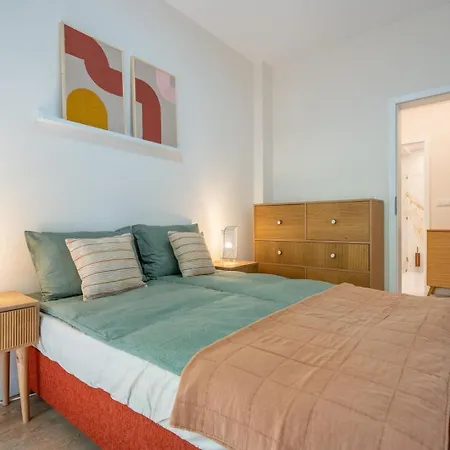 Stylish Two-bedroom Haven Near Doctor Garden Апартамент *