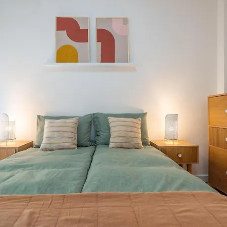 Stylish Two-bedroom Haven Near Doctor Garden Apartment