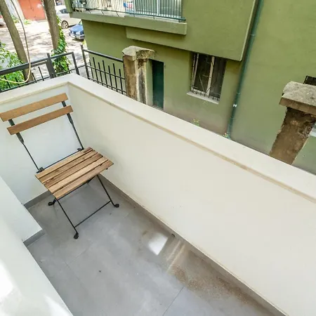 Апартамент Stylish Two-bedroom Haven Near Doctor Garden