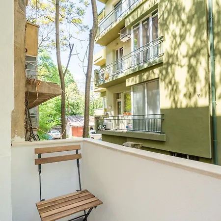 Stylish Two-bedroom Haven Near Doctor Garden