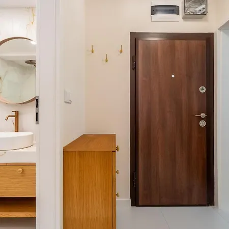 Stylish Two-bedroom Haven Near Doctor Garden Апартамент