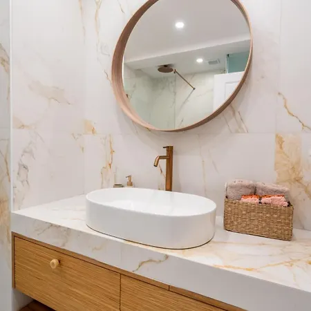 Apartament Stylish Two-bedroom Haven Near Doctor Garden *